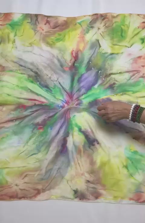 Silk Galaxy / Hedvábná galaxie · Hedvábný šátek 90 × 90